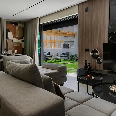 Vakantiehuis Detached House In A Private